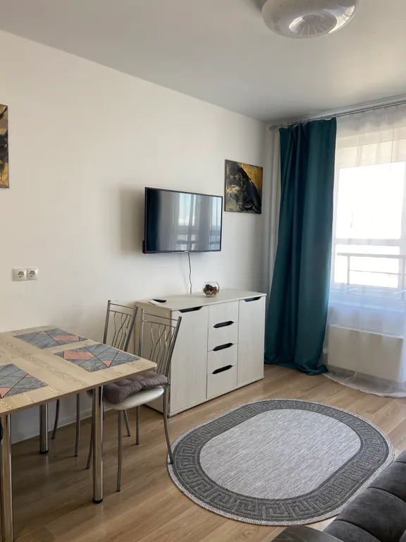 С видом на море, Григорьева