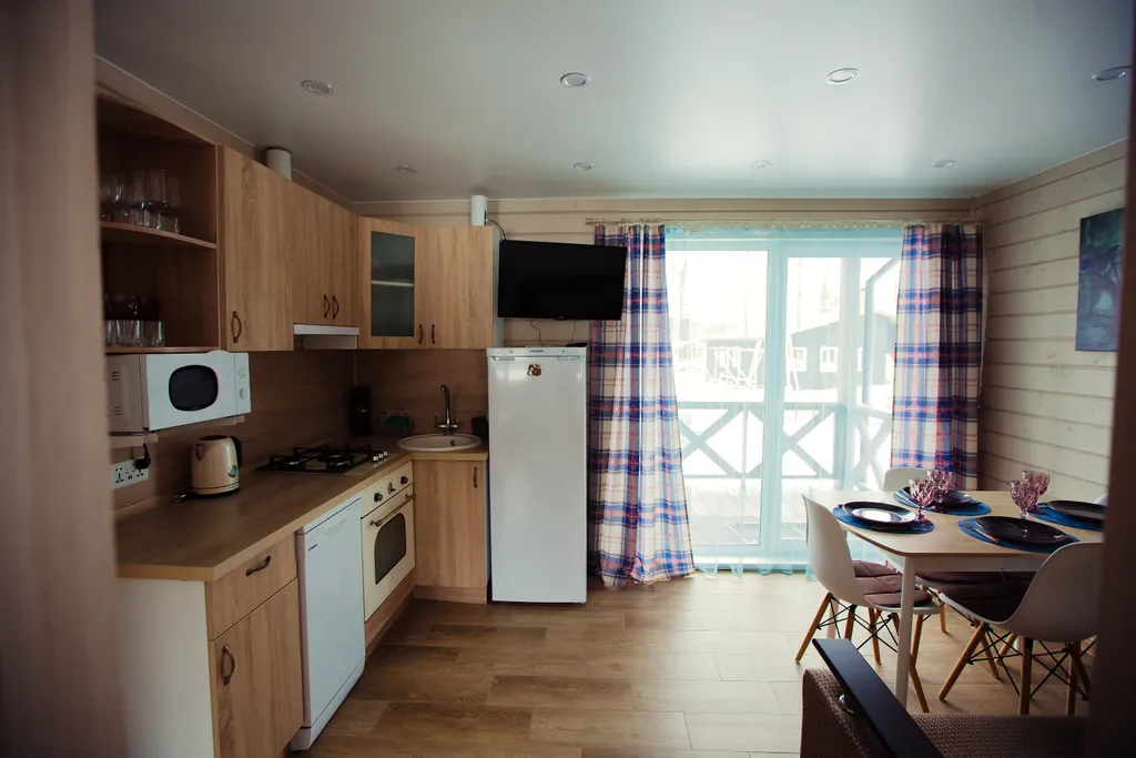 Уютный коттедж в деревенском стиле на берегу озера