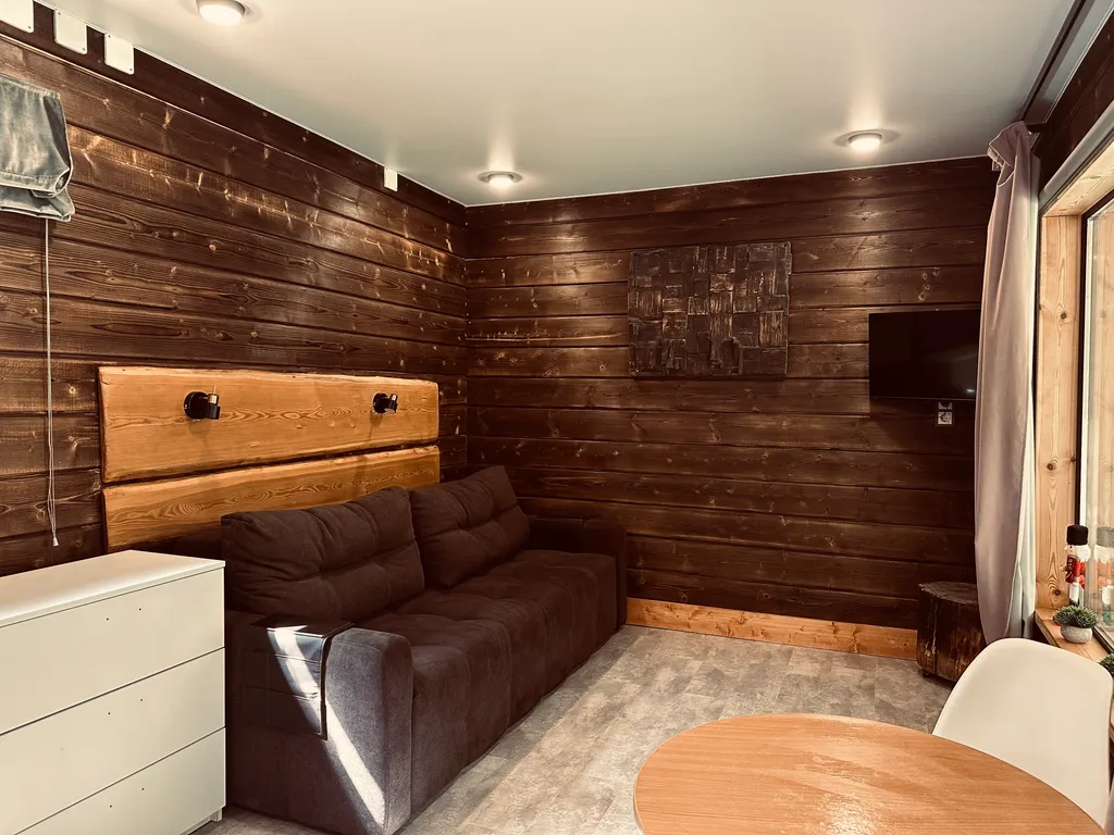 Гостевой дом с панорамными окнами с крытой террасой