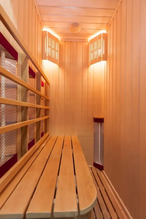 2-комнатная квартира с сауной и ярким интерьером