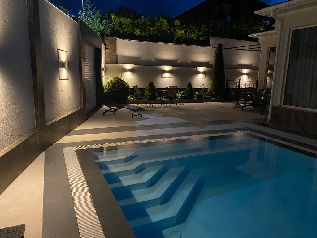 Дом с бассейном, баней и видом на море