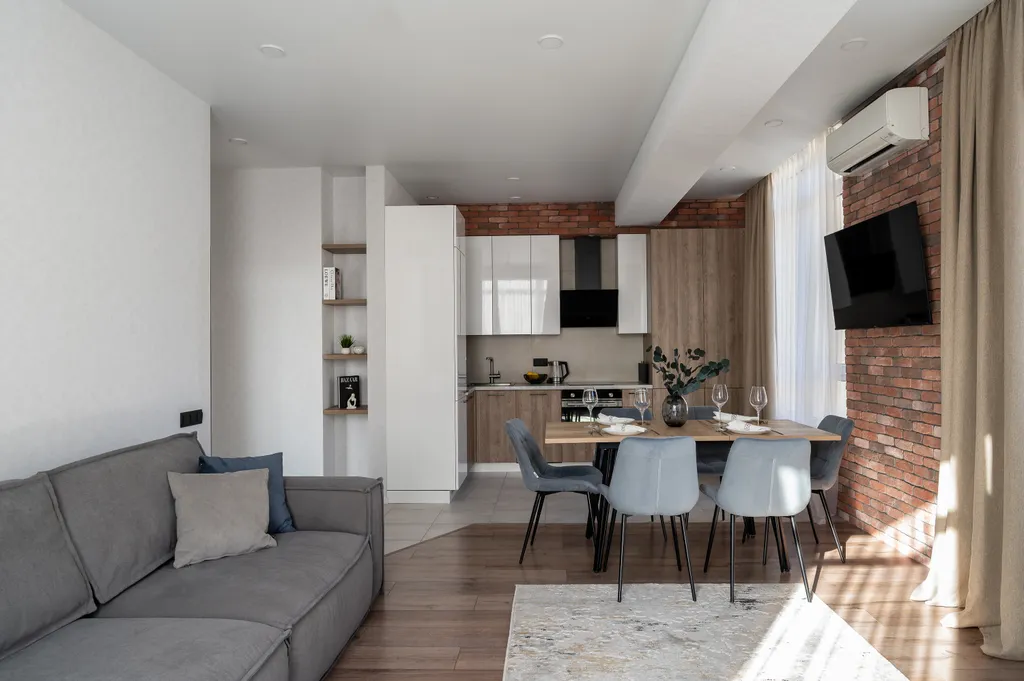 Просторная стильная квартира с видом на горы