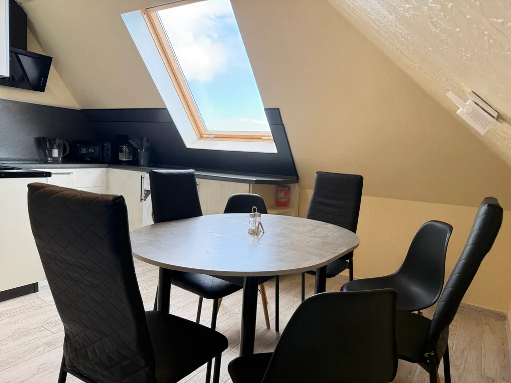 Солнце Ялты у моря с теплым бассейном