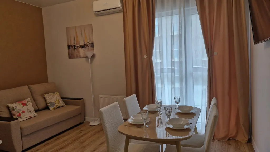 Квартира Уютная евро однушка с видом на бассейн — Варваровка