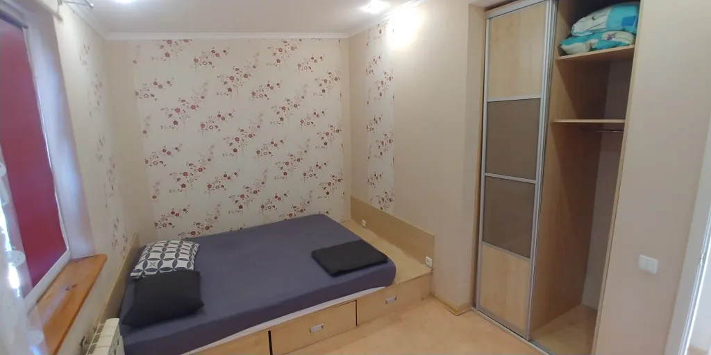 Жилой дом с внутренним двориком, рядом море