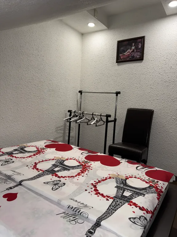 On two levels with two bathrooms