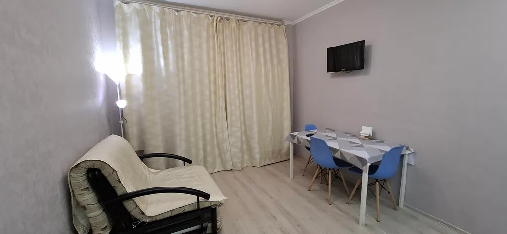 Квартира с большой кухней гостинной, вид из окна на Москву