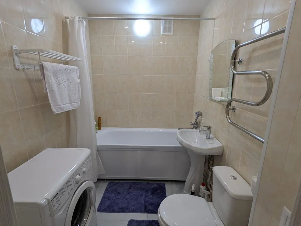 Квартира в Воронеже рядом с М4, на выезде. Чисто, есть постель.