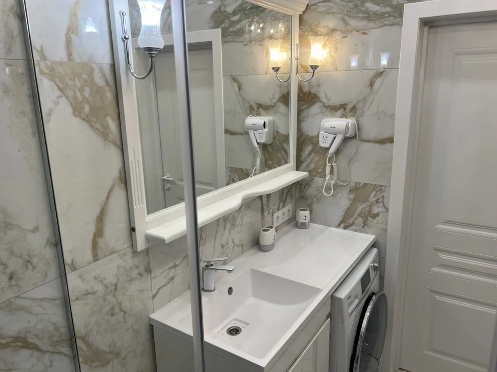 Квартира с балконом и видом на открытое море, Толстый мыс