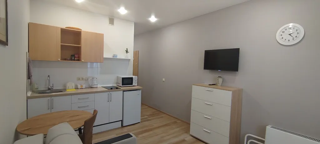 Новая, уютная квартира-студия — аренда посуточно в Обь