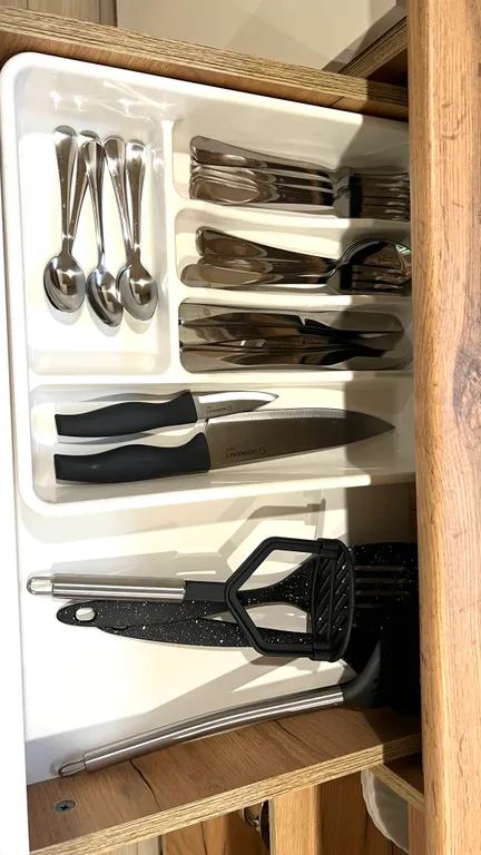 Домик с камином у ручья