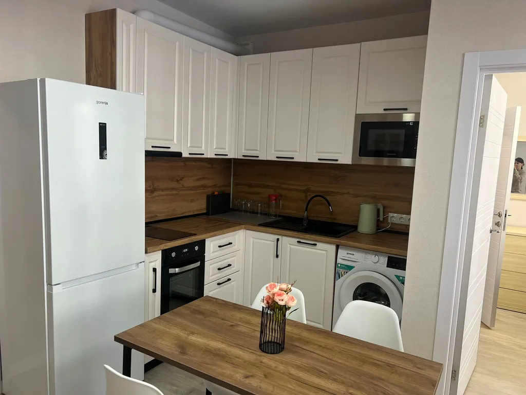 341 Евротри 2 сан. узлами на 6 человек с бассейнами