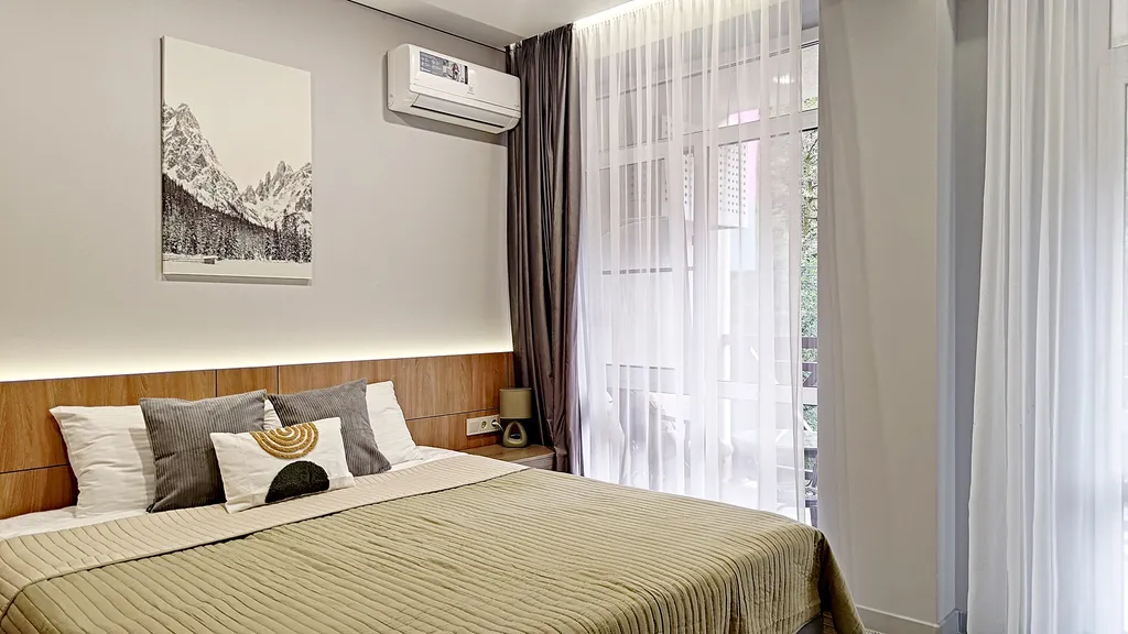 Студия с балконом вблизи гор