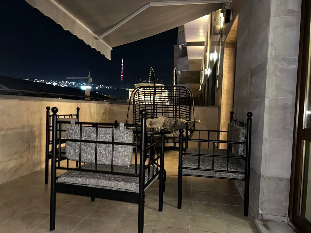 Prime apartment with beautiful terrace