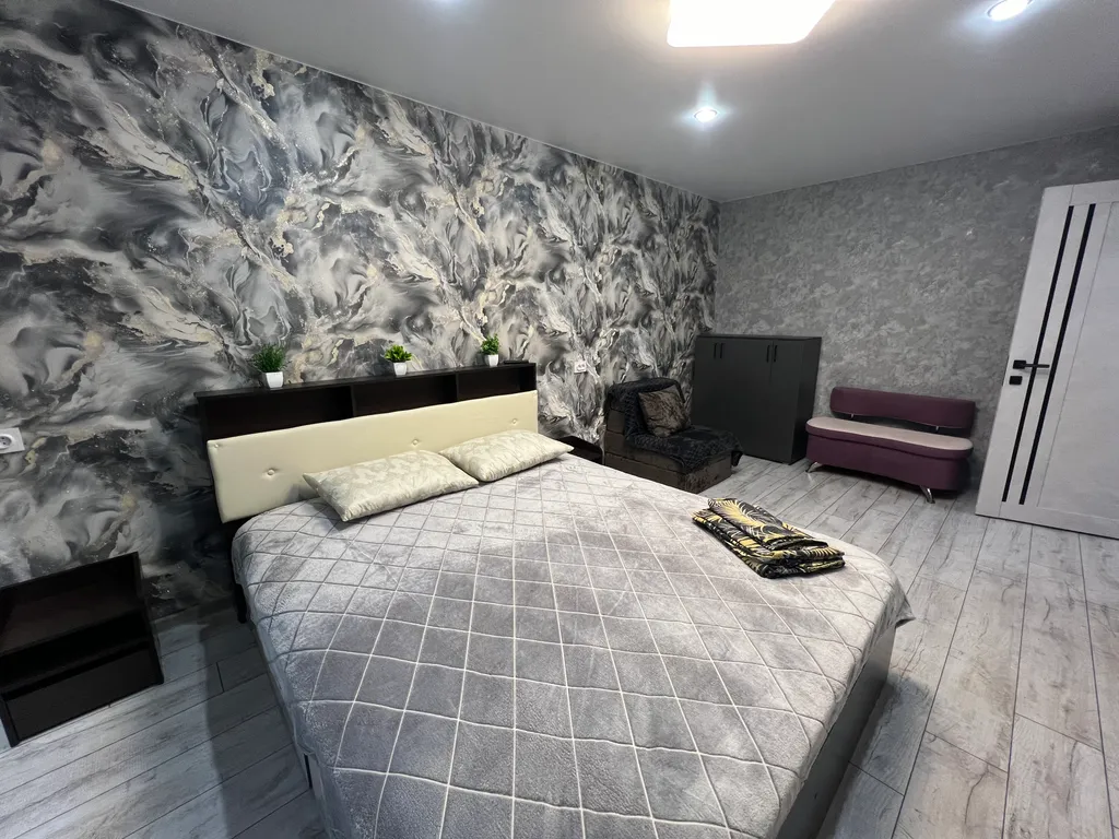 Квартира с новым ремонтом в самом центре города