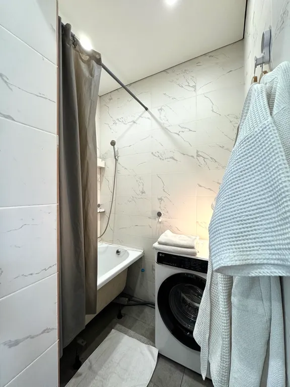 Уютная квартира на горе, магазины, транспортная развязка, smart tv