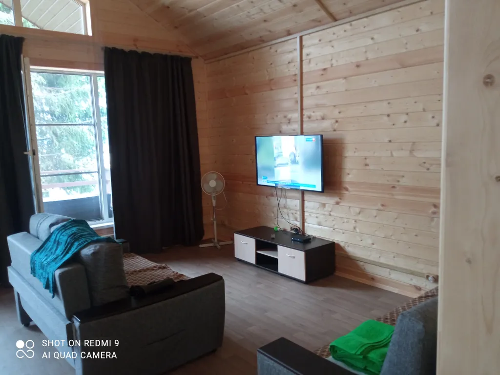 Коттедж с большой террасой на берегу Селигера