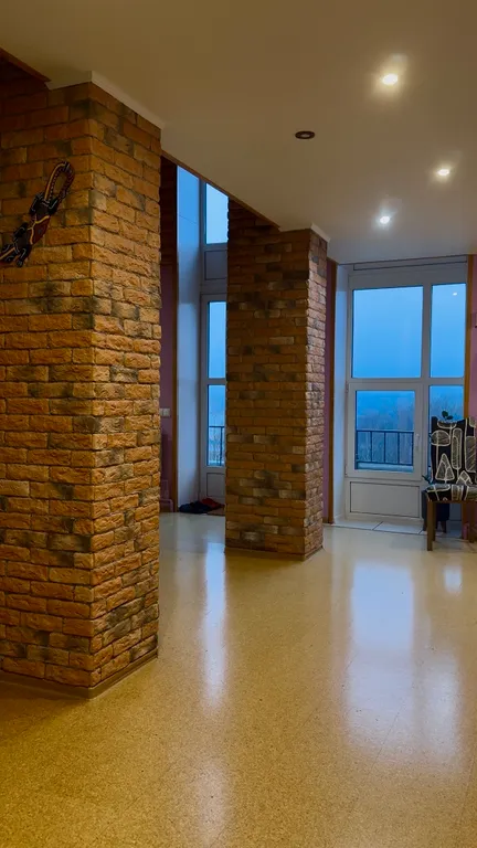 Двухуровневая мансарда с видом на Замок