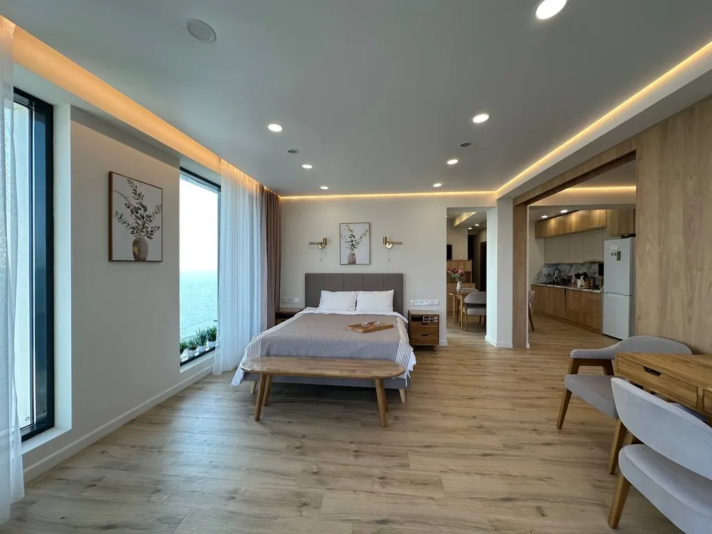 Огромные апартаменты с прямым видом на море и террасой 40 кв. метров