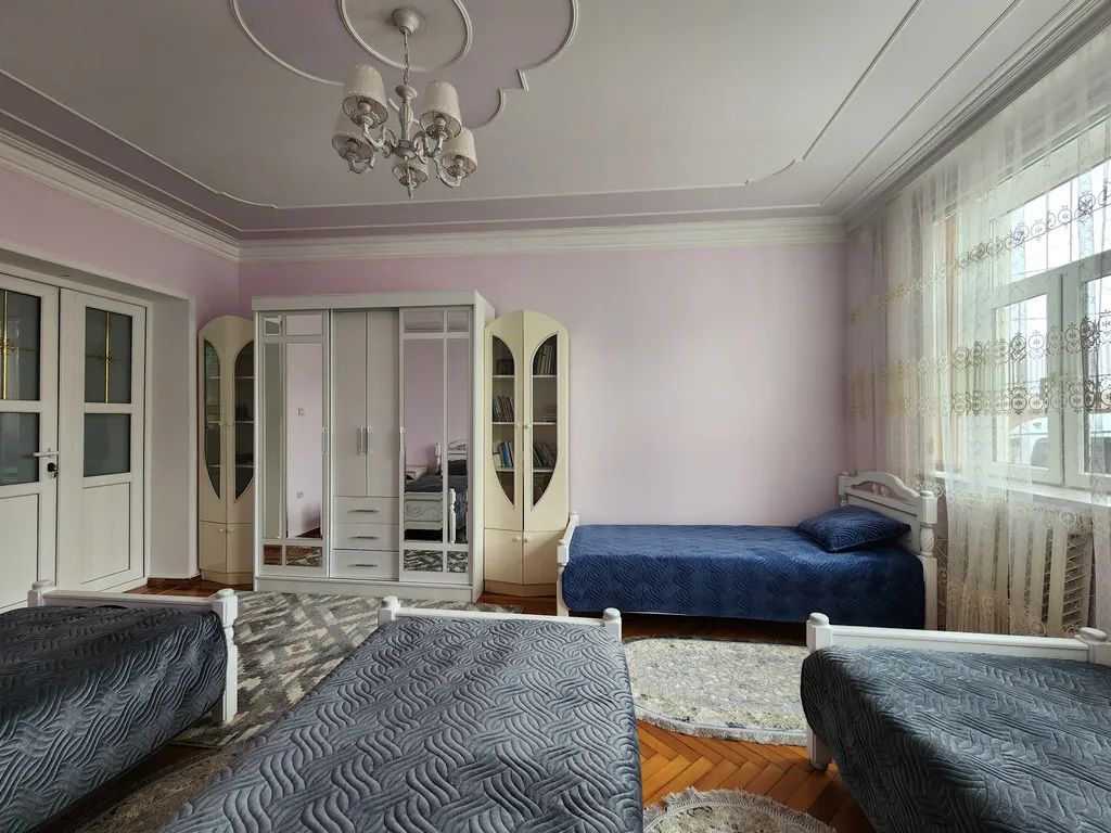 Уютный дом возле термального источника по дороге на курорт Мамисон