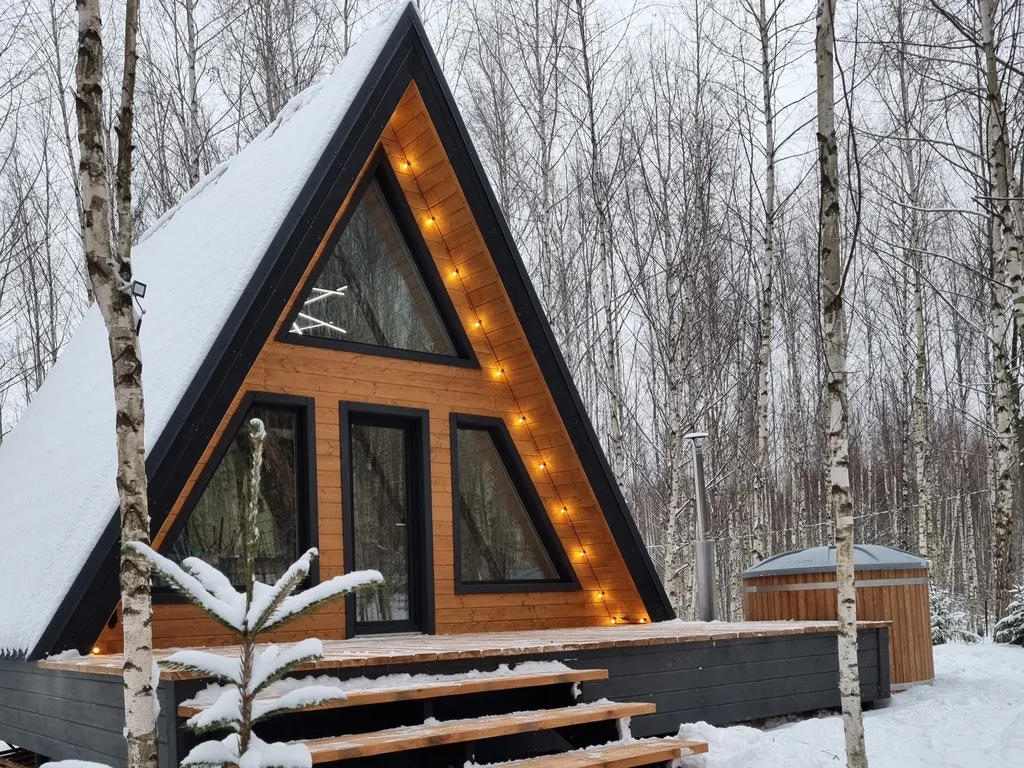 Коттедж Треугольный домик в лесу с горячей купелью — Соловеново