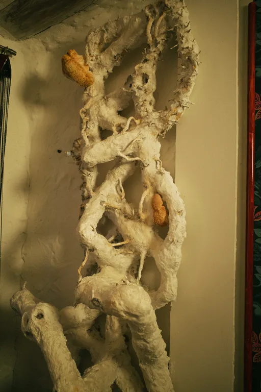 Арт-баня дюпло возле реки в окружении реликтового леса