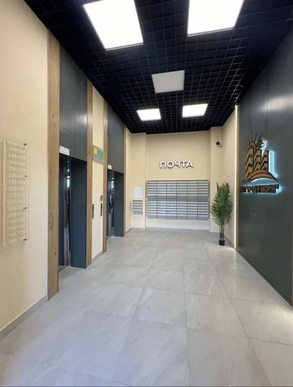 Новая квартира с видом на бухту, Маркхотскийй хребет и гору Колдун