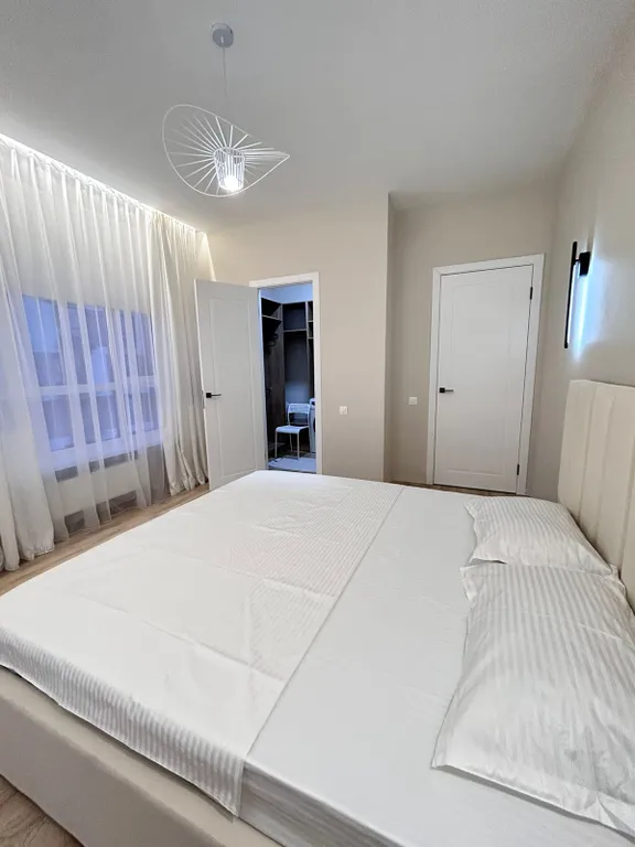 Евротрешка вблизи megasilkway и expo