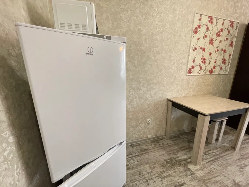 Квартира с ремонтом, кровать + диван