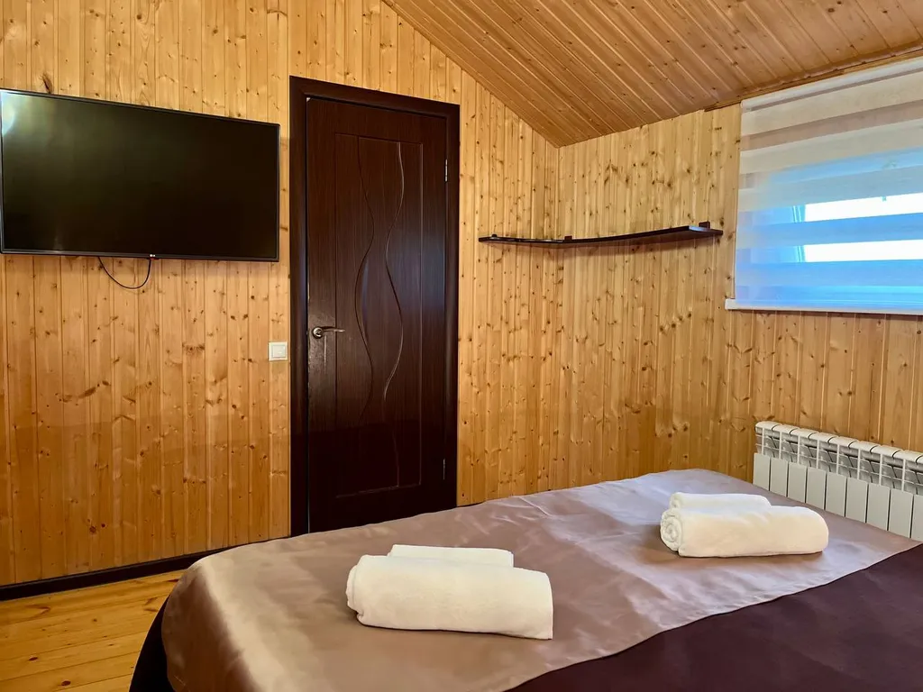 Люкс с балконом с видом на озеро двухкомнатный