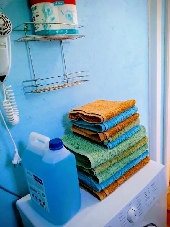 Двухкомнатный этаж, с детской кроваткой, вид на море и горы