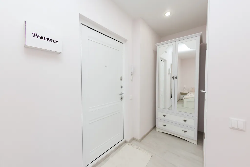 Красивая студия с видом на озеро в расширенном центре