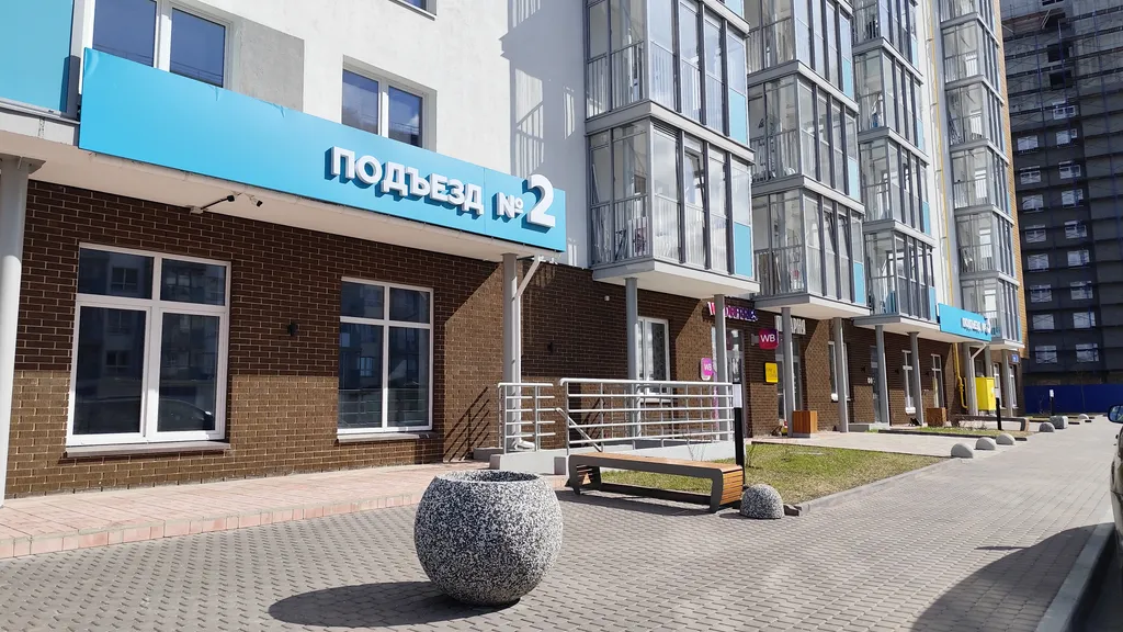 Уютная двухкомнатная квартира в новом жк на берегу озера