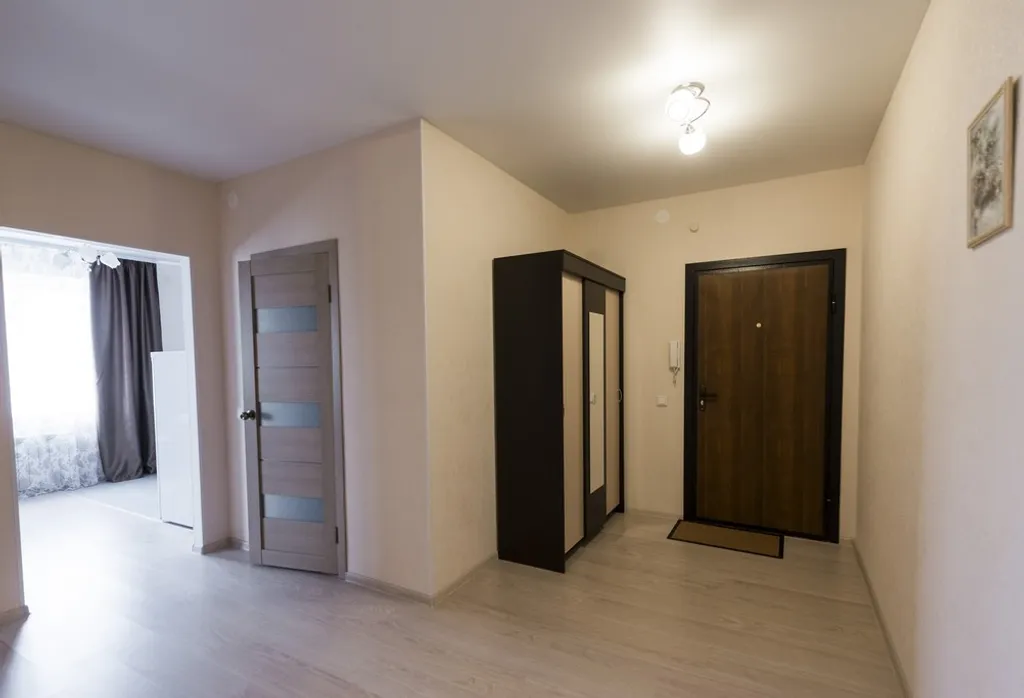 2-комнатня квартира (рядом Суворовское училище и Хилтон)