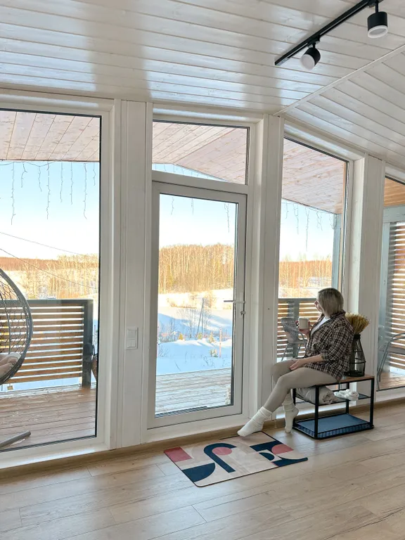 Уютный новый дом с сауной включена в стоимость и видом на озеро и лес