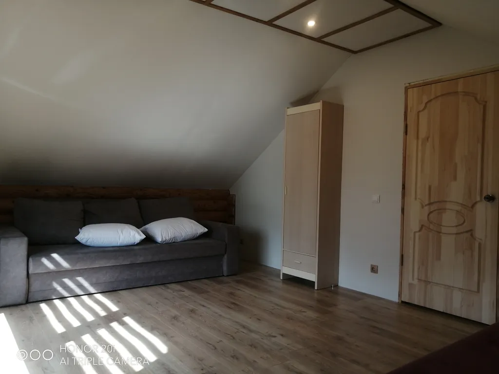 Дом из дерева у моря