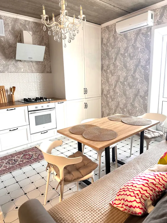 Квартира с кондиционером,бетонным потолком в 5-ти минутах от монастыря