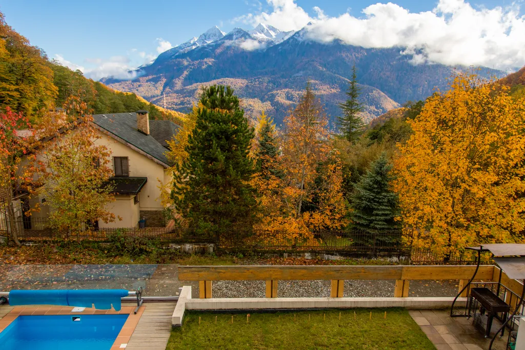 Коттедж Шале с бассейном и баней — Красная Поляна