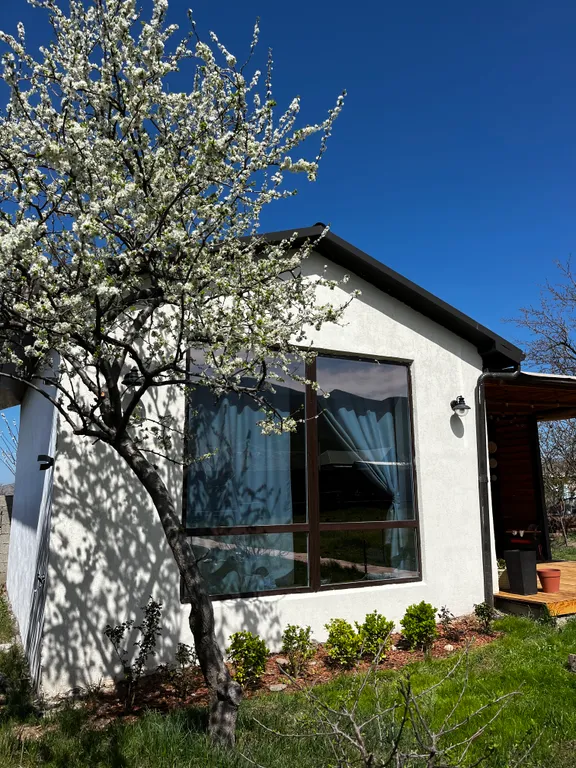 Домик с террасой и своей территорией