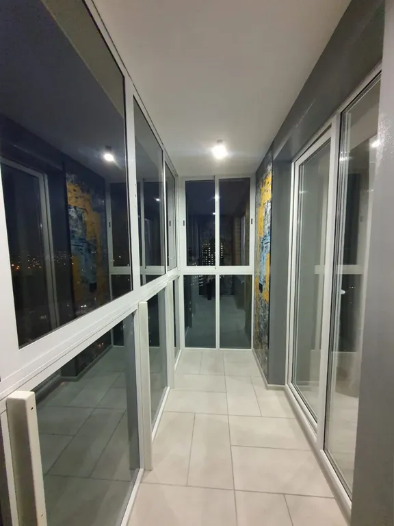 Новая квартира с гостиной и изолированной спальней в центре