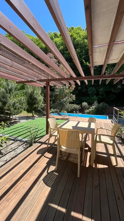 Дом у леса с бассейном