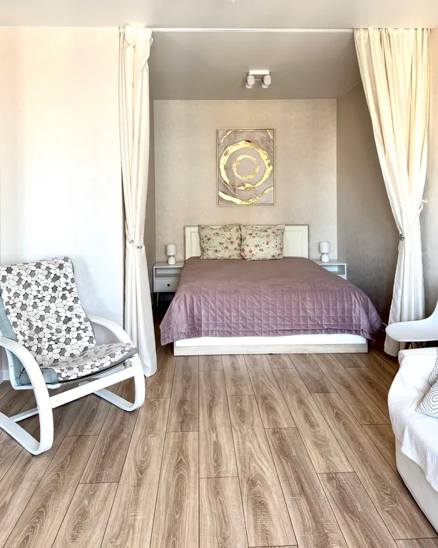 Уютная студия на 21 этаже с видом на озеро