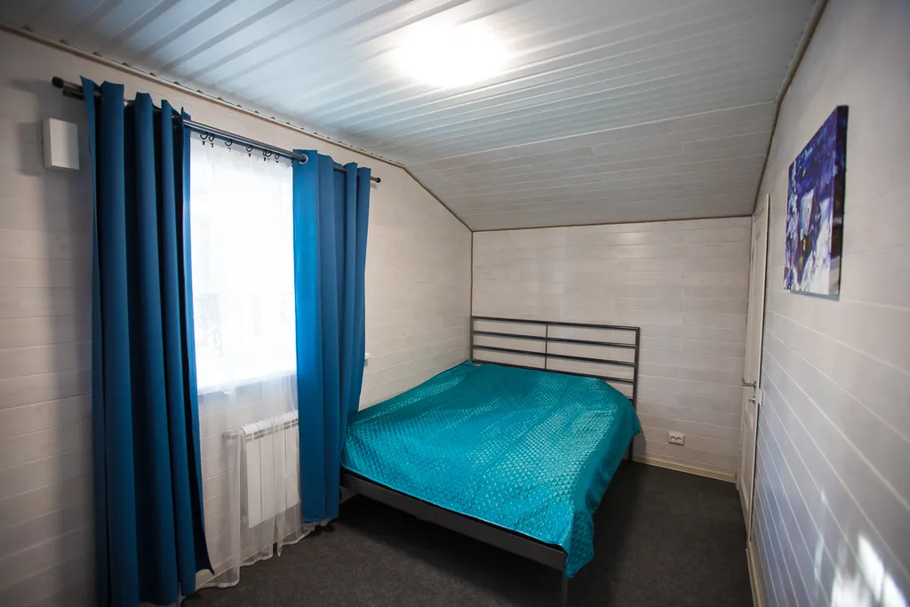 Двухэтажный дом на горе у подъёмника