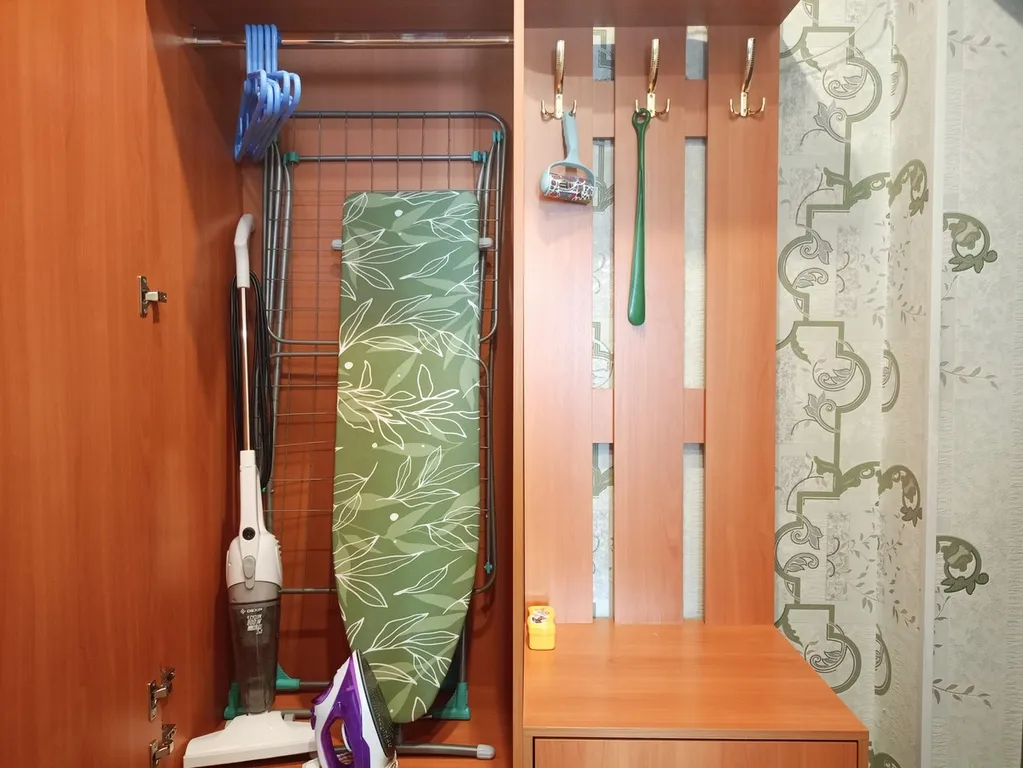 Двуспальная кровать + диван, центр. Отчетные документы,интернет