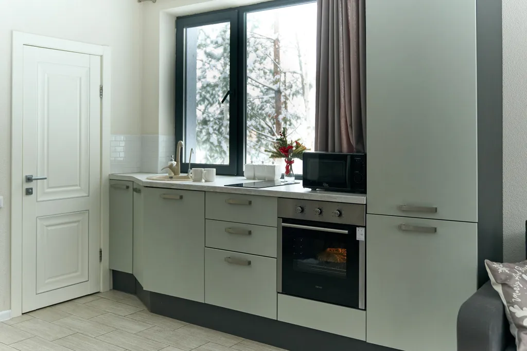 Уютный новый дом у хвойного леса в черте города