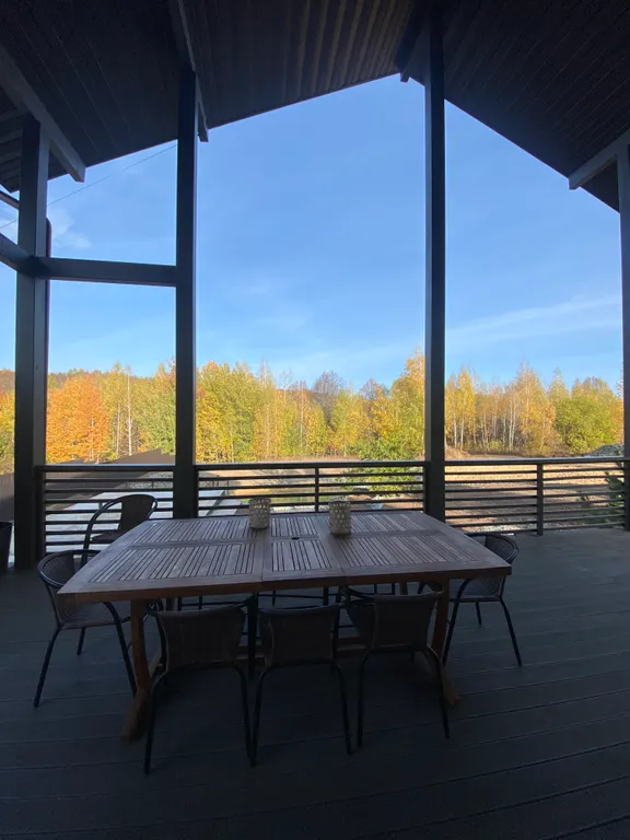 Загородный дом у леса с собственным прудом