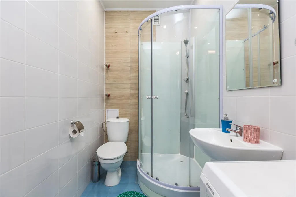 Квартира-студия с необычной планировкой со свежим ремонтом