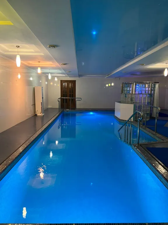 Усадьба Марисабель, дом с бассейном и сауной, возле парка