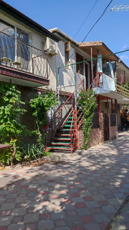 Коттедж Домик с балконом на 2 этаже — Евпатория