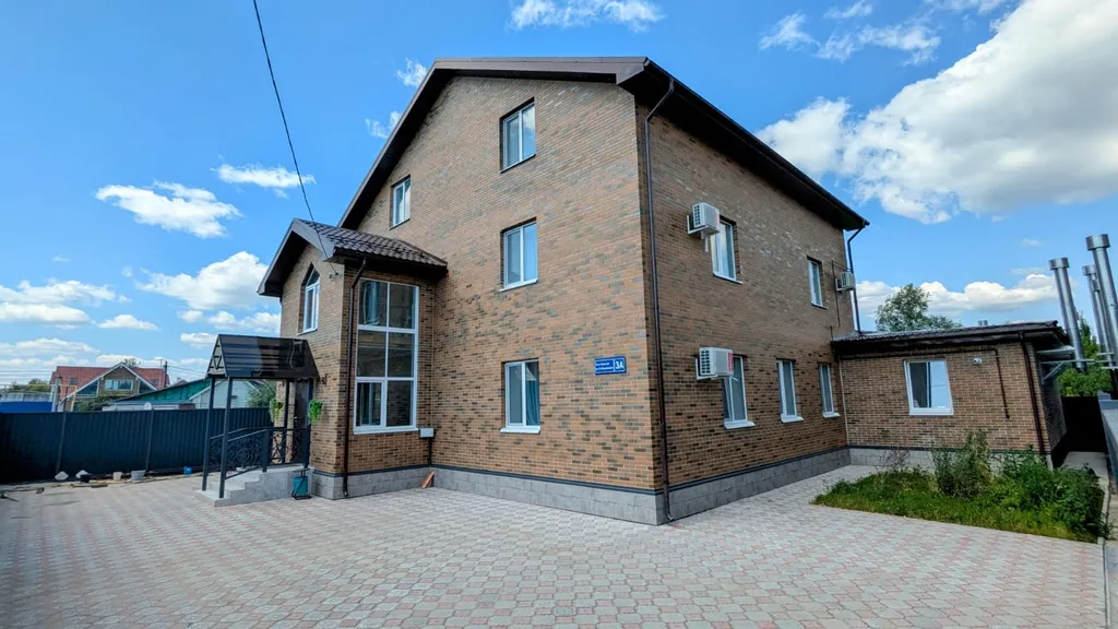 8-комнатный Дом